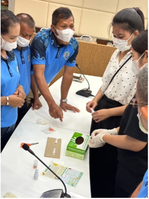 การอบรมให้ความรู้และอบรมเชิงปฏิบัติการ เรื่อง “การใช้งานชุดตรวจที่ผลิตขึ้นภายใต้หน่วยวิจัย” ในหัวข้อเรื่อง “การใช้ชุดตรวจยาฆ่าแมลงและชุดตรวจเชื้อวิบริโอในอาหารทะเลสดและแห้ง”